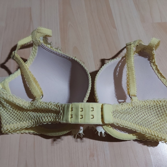 Victoria's Secret Yellow Lace Dream Angel Pushup Bra - Picture 3 of 8